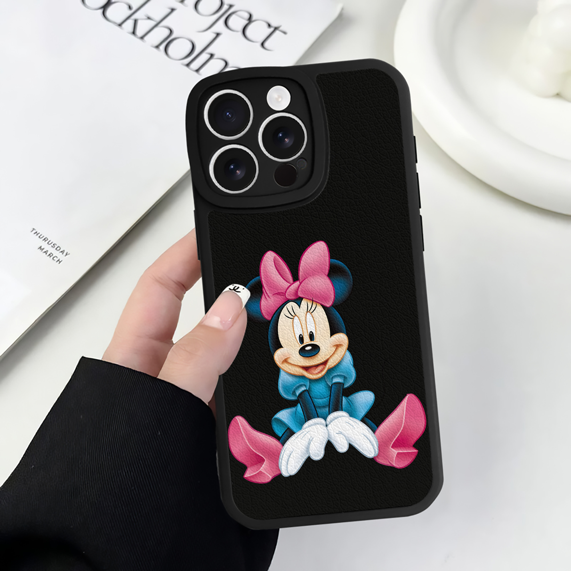 （画像用） ミッキーマウス Mickey Mouse 【iPhone 16シリーズ対応】シリコンスマホケース（レザー調） 材質：シリコン
